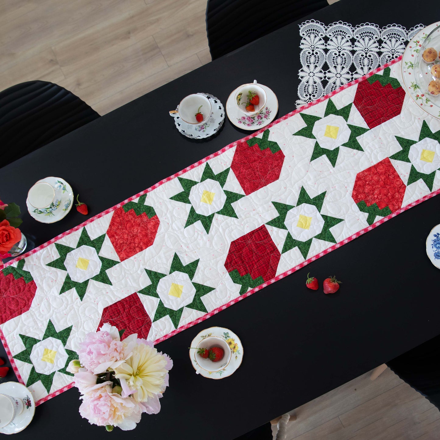 Strawberry Table Runner Kit