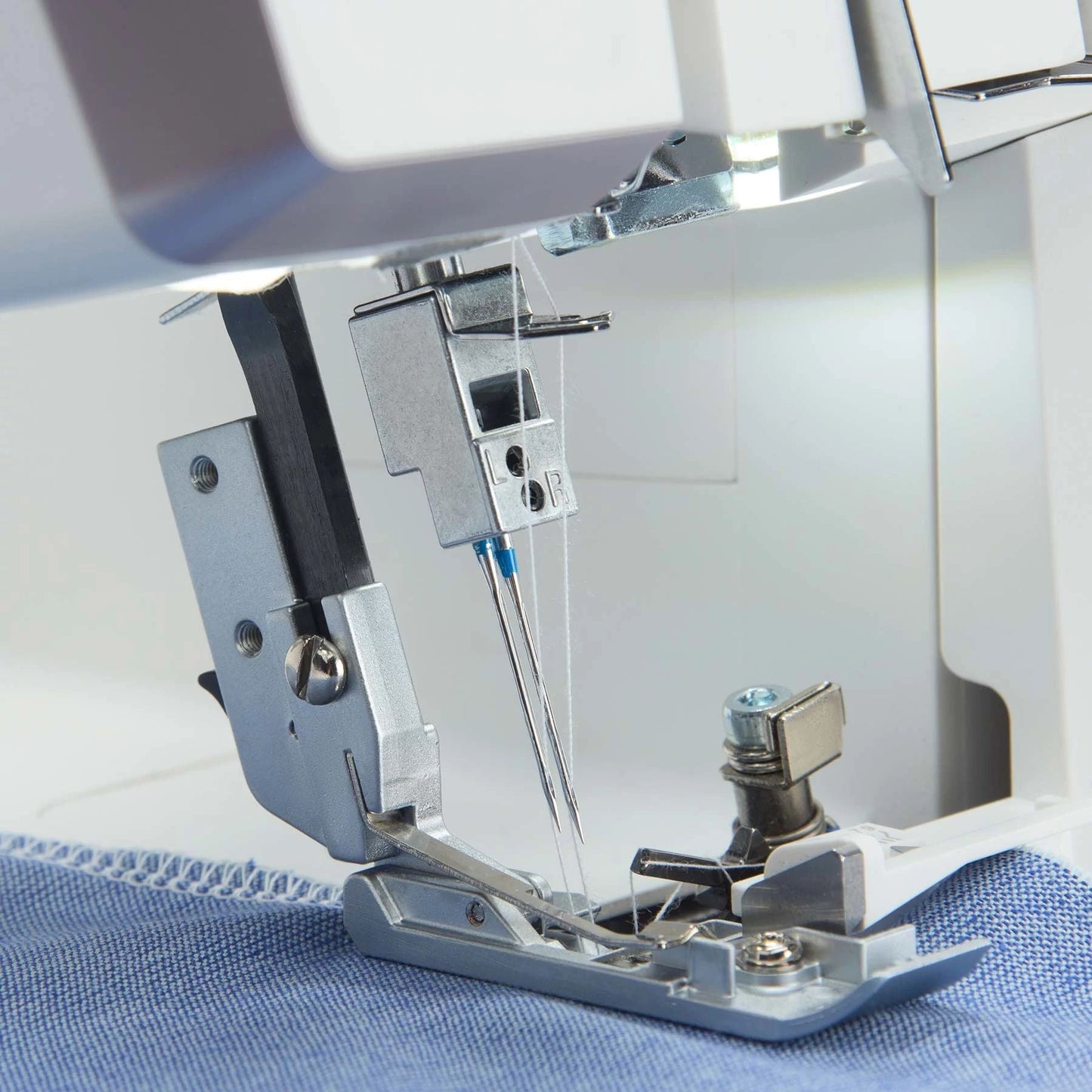HUSQVARNA® VIKING® AMBER™ S | 300 Overlock Machine